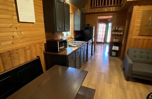 Paluxy Cabin | Vacation Cabin Rental with a Private Hot Tub near Fort Worth, Texas