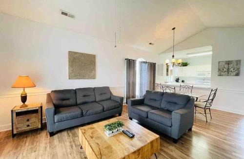 Central Myrtle Beach House | Vacational stylish condo at Magnolia Place MB