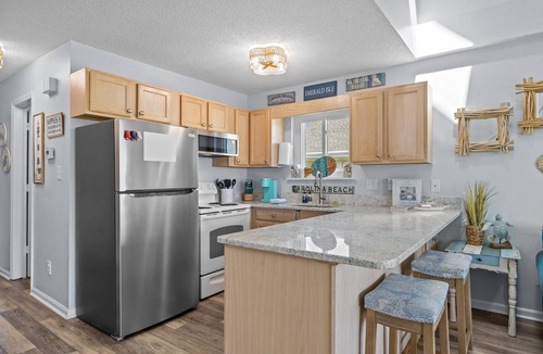 Emerald Isle Condo | Vacay time! 2bd, 2bth oceanfront complex, indoor & outdoor pool, Gym &Tennis Ct!
