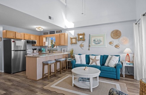 Emerald Isle Condo | Vacay time! 2bd, 2bth oceanfront complex, indoor & outdoor pool, Gym &Tennis Ct!