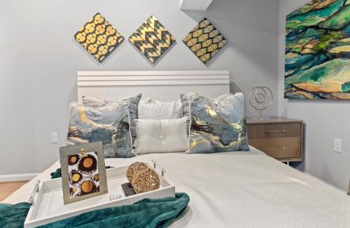 Waldorf House | Valencia Royale - Private 2BR Luxe Suite Natl Harbor DC MD VA