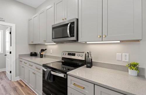 Sylva House | Valley View 4 Units - Peaceful Mountain Escape, Decks, Views, and Privacy