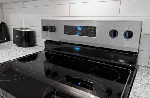 Newberry Apartment | Vanguard 2BD 2 - Two Bedroom Apartment, Sleeps 4