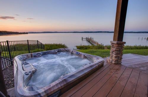 Earlville House | Veazey Cove Coastal Lodge BAYFRONT with POOL and DOCK