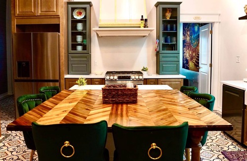 Brazos House | Victoria Rose : 5BR Elegance Near Baylor & Silos
