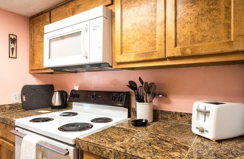 Barton Hills Condo | View, 1 King bed & sleeper; .33 mi to Barton Springs/Zilker Park, @2 mi to DT!
