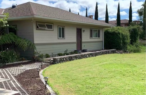 Pu'uanahulu Apartment | View of Mauna Kea in Gated Community across from Golf Course