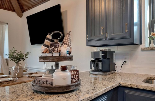 North Richland Hills House | Villa D’Oro, Saltwater Pool, Arcade, Golf, Game Room & Walking Trail