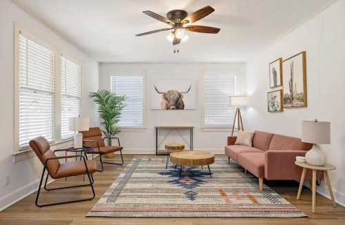 Zilker House | Villa in Zilker - Peaceful Stylish Home with Yard
