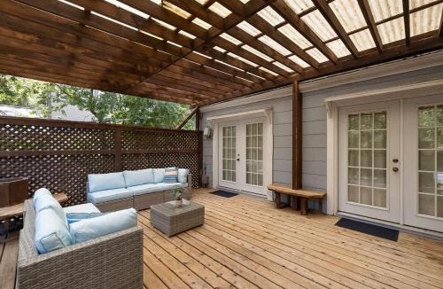 Zilker House | Villa in Zilker - Peaceful Stylish Home with Yard