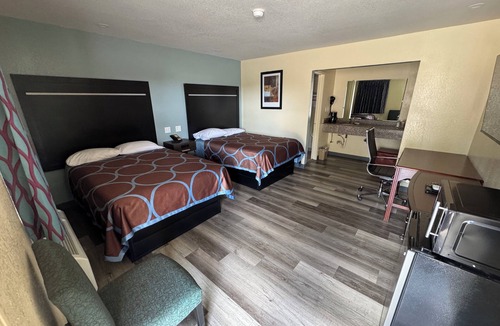 Ada Hotel | Village Inn