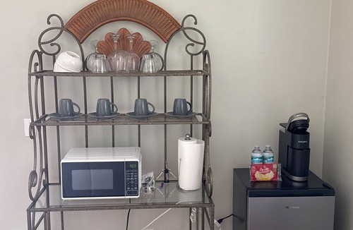 Tallahassee Villa | Villas @ Lake Ella Flat: 1br-1bth-desk