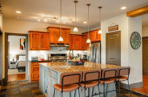 Cleveland Cabin | Vineside Manor | Family Reunion & Group Retreat