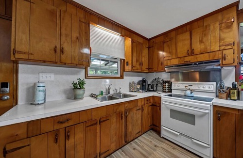Chapin House | Vintage Libby on the Lake | 3 BR | Pet Friendly!