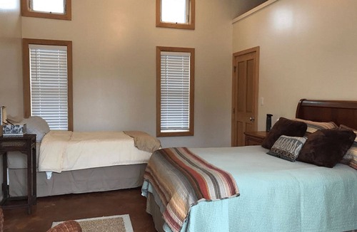 Glenwood Cabin | Volcanoes National Park - minutes away. 25 acre Nature Lodge
