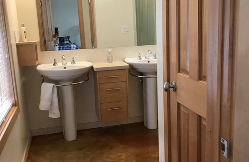 Glenwood Cabin | Volcanoes National Park - minutes away. 25 acre Nature Lodge