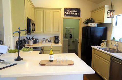 Dripping Springs House | VOTED TOP 10 for 3 Yrs Countryside Retreat -Hot Tub & Fire Pit