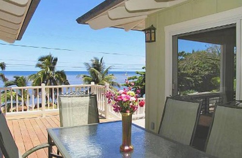 Kilauea House | Wade Home, spacious & just steps from the beach