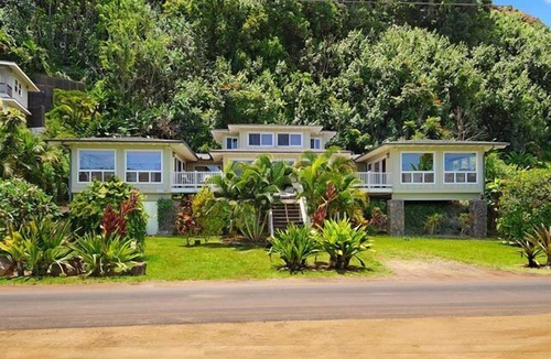 Kilauea House | Wade Home, spacious & just steps from the beach