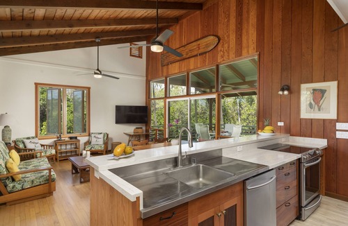 Puako House | Waialea Bay Beachfront Home with AC