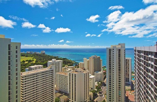 Waikiki Bed & Breakfast | Waikiki Banyan #3810-T2