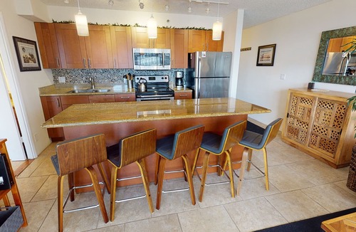 Waikiki Condo | Waikiki Banyan - Ocean View, Free Parking, Beach Gear plus lots of extras!
