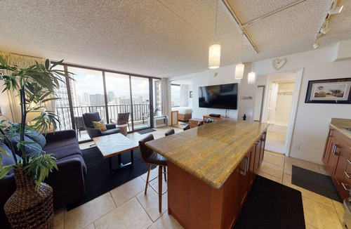 Waikiki Condo | Waikiki Banyan - Ocean View, Free Parking, Beach Gear plus lots of extras!