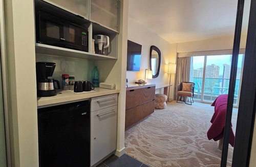 Ala Moana Condo | Waikiki Beach & Ala Moana Hotel Room # 2512