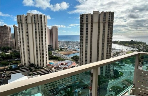 Ala Moana Condo | Waikiki Beach & Ala Moana Hotel Room # 2512