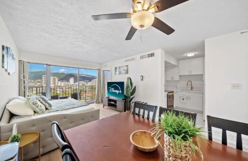 McCully - Moiliili Apartment | Waikiki Beach Golden Holiday