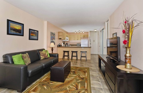 Waikiki Condo | Waikiki Marina-Front Condo! Ocean & Fireworks View, Central AC, Full Kitchen!