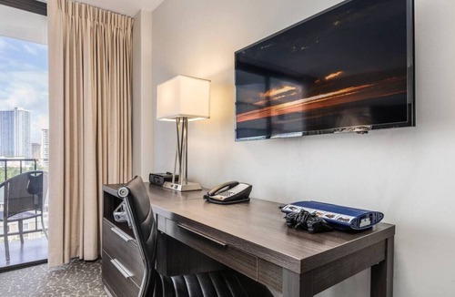 Waikiki Apartment | Waikiki Palms FREE parking