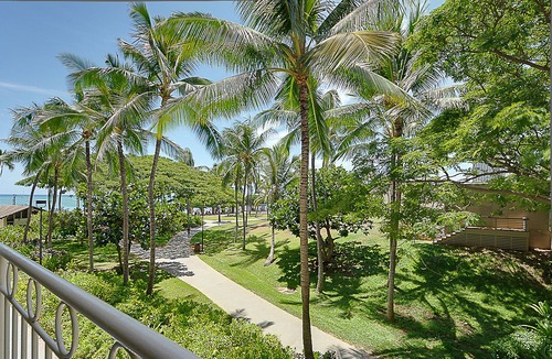 Waikiki Condo | Waikiki Shore 1 bedroom with large lanai on Waikiki Beach - free parking & WiFi