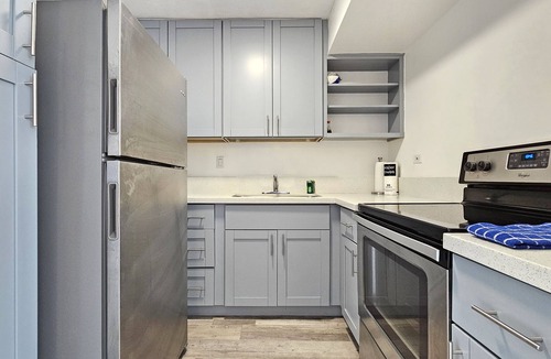 McCully - Moiliili Apartment | Waikiki Studio Apartment with great Ala Wai Canal Views