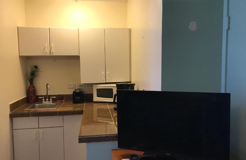 Waikiki Apartment | Waikiki Whale Watcher Apts 304A