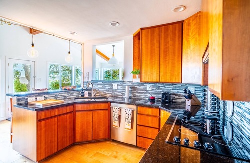 McNeil House | Wake up to Lakeview Bliss:Sunrise & Serenity Await
