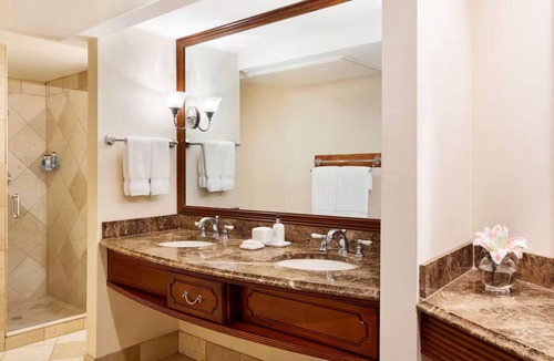 Irvington Hotel | Wake Up to Stunning Mornings from Your Balcony |Seasonal Pool, Marina, Courtyard