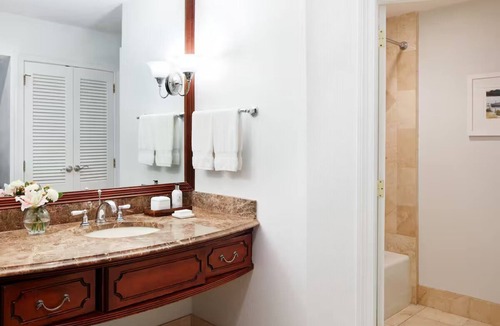 Irvington Hotel | Wake up to Waterfront Views + Private Balcony for Relaxation |Marina & Courtyard