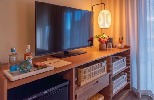 Historic Kailua Village House | Wake Up to Wellness: Garden Yoga, Pool Dips & Bike Rides Included