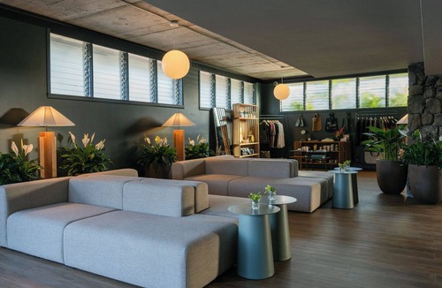 Historic Kailua Village House | Wake Up to Wellness: Garden Yoga, Pool Dips & Bike Rides Included