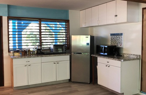 Honaunau-Napoopoo House | Walk 3 minutes to Kealakekua Bay to see dolphins