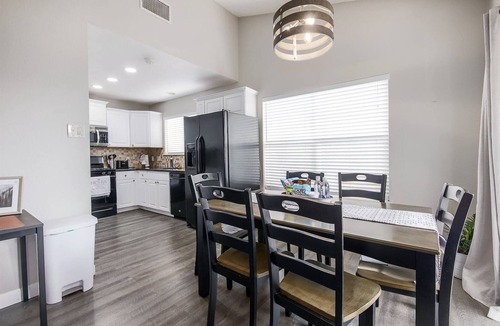 Milwood House | Walk to Apple | 5 Min to Domain 3BR