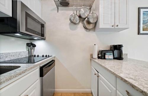 North Forest Beach House | Walk to Bars & Shops: Resort Condo in Hilton Head!