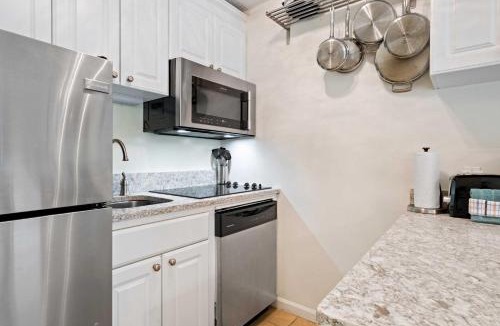 North Forest Beach House | Walk to Bars & Shops: Resort Condo in Hilton Head!