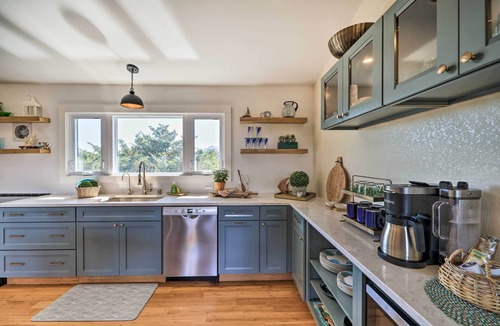 Avon House | Walk to Bay & Boat Launch: Beach House in Avon