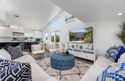 Southern Shores House | Walk to Beach Enjoy Southern Shores Pickle Ball
