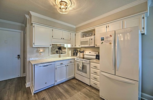 Morehead City Condo | Walk to Beach: Ocean-View Atlantic Beach Condo!
