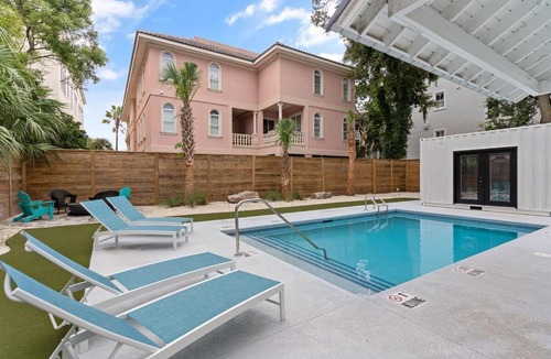 Waycross House | Walk to Beach & Pier - Stylish St Simons Getaway