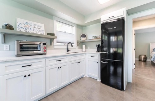 Waycross House | Walk to Beach & Pier - Stylish St Simons Getaway