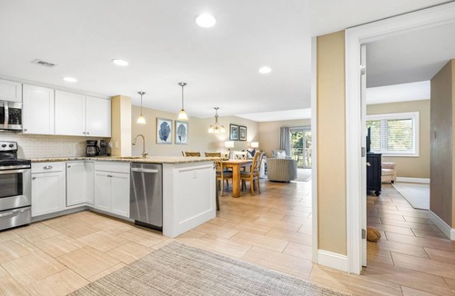 Sea Pines Condo | Walk to Beach Club, Pet Friendly, Open Plan and Golf View